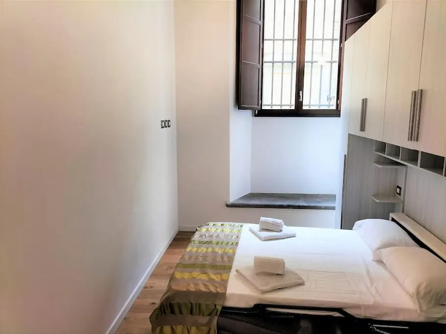 Pandolfini Apartment- With 2 Bedrooms Florence Apartment