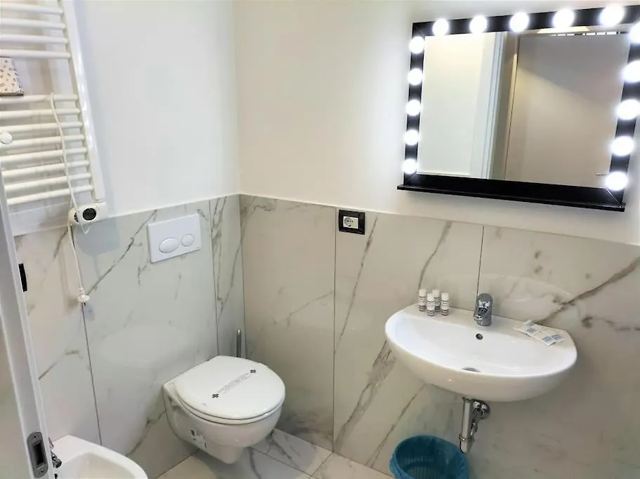 Pandolfini Apartment- With 2 Bedrooms Florence