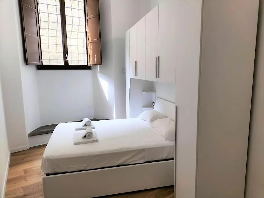 Pandolfini Apartment- With 2 Bedrooms Florence Apartment